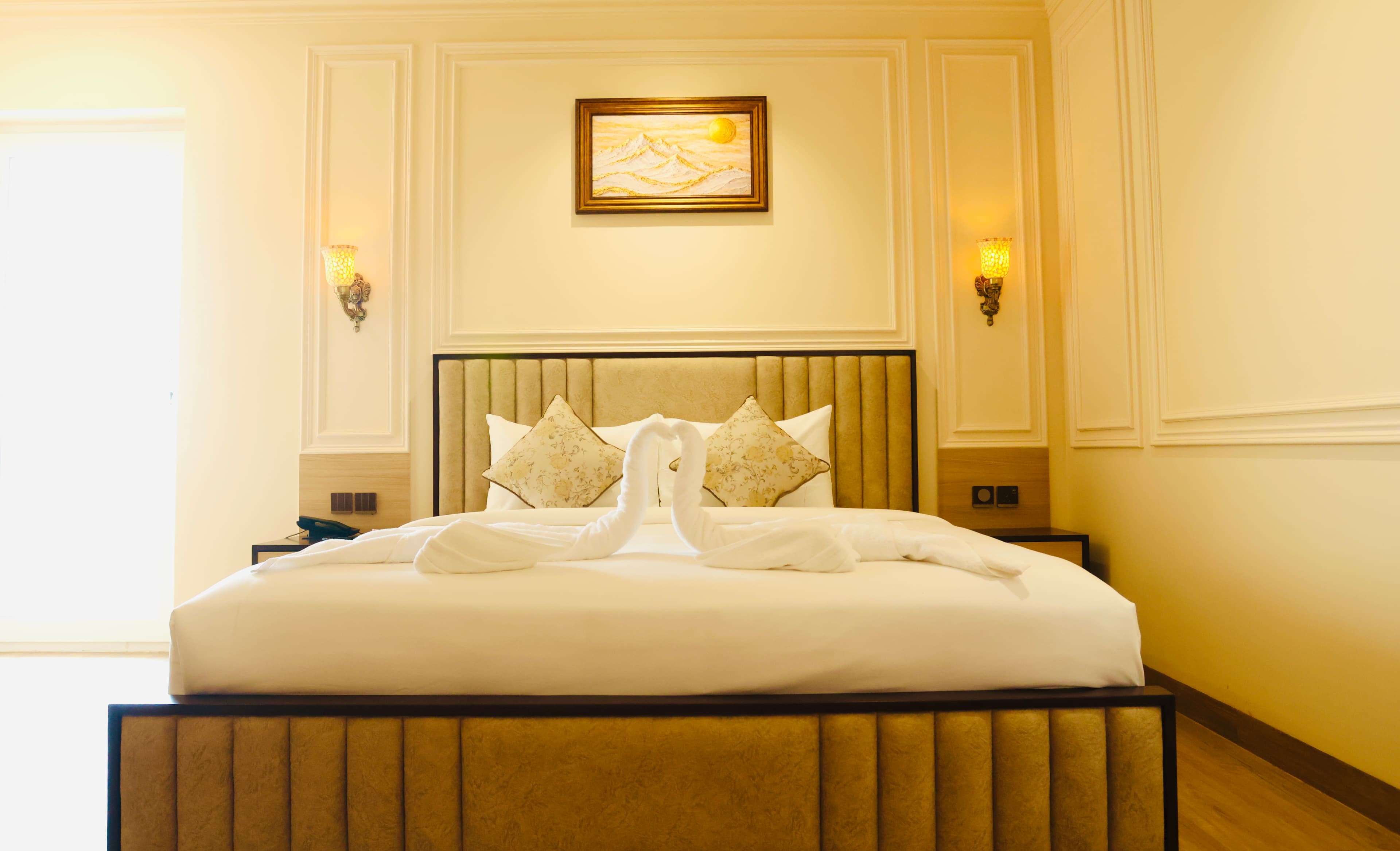 Bella Lake View Room